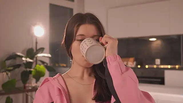 Snapshot of EleniRoeber chatting on February 4, 4:24 pm EleniRoeber online show from February 4, 4:24 pm