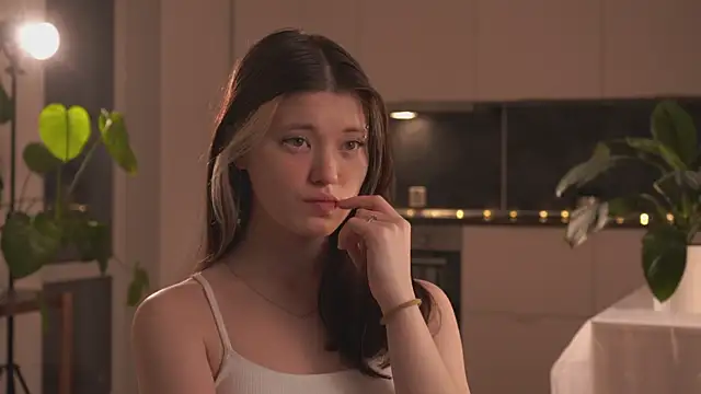 Snapshot of EleniRoeber chatting on February 9, 4:11 pm EleniRoeber online show from February 9, 4:11 pm