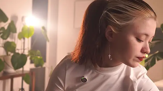 Snapshot of EleniRoeber chatting on February 27, 3:34 pm EleniRoeber online show from February 27, 3:34 pm