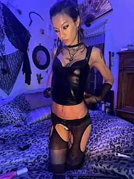 luxxlola online show from February 4, 1:44 am