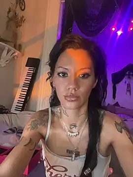 Snapshot of luxxlola chatting on June 28, 1:50 pm luxxlola online show from June 28, 1:50 pm