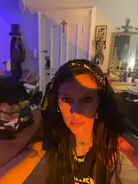 Snapshot of luxxlola chatting on July 5, 4:19 am luxxlola online show from July 5, 4:19 am