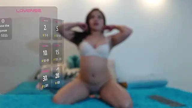 Snapshot of RaivenMoon_ chatting on February 15, 5:04 am RaivenMoon online show from February 15, 5:04 am