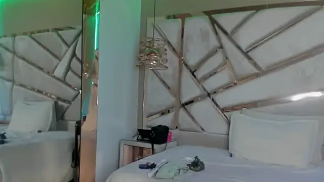 francis 20 online show from March 17, 1:25 pm