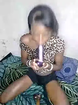 Chocolate Queenxx03 online show from April 28, 5:01 am