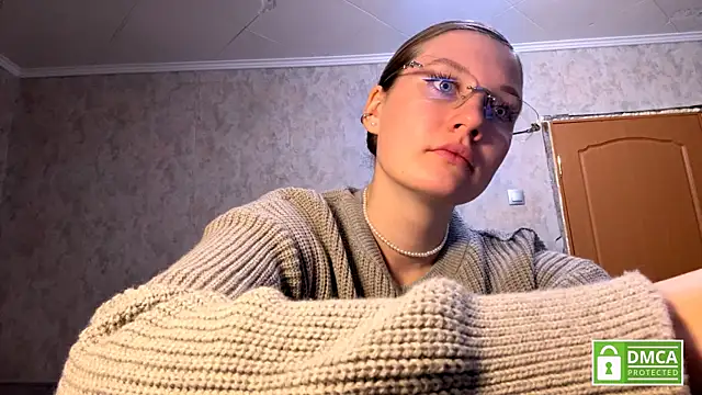 Jolievic online show from April 12, 5:29 pm