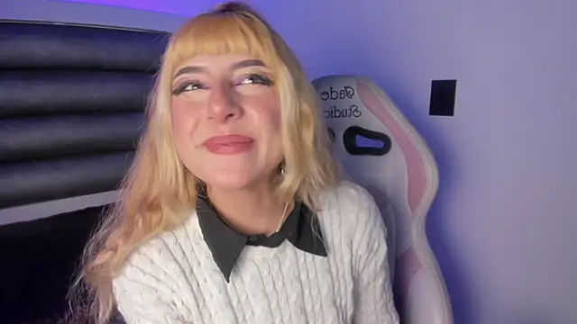 Snapshot of adhalee_js chatting on February 2, 7:34 pm adhalee js online show from February 2, 7:34 pm