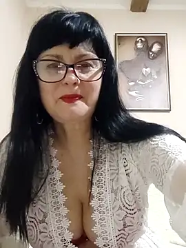 Snapshot of AliceSwan57 chatting on February 15, 6:04 pm AliceSwan57 online show from February 15, 6:04 pm