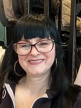 Snapshot of AliceSwan57 chatting on February 19, 2:24 pm AliceSwan57 online show from February 19, 2:24 pm