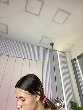 JuliaColemann online show from May 12, 12:02 pm