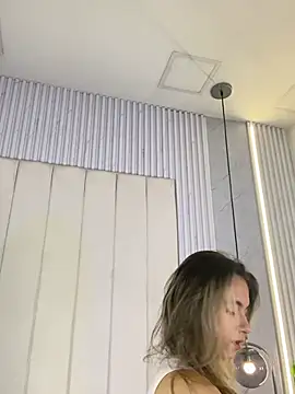 JuliaColemann online show from May 13, 12:02 pm