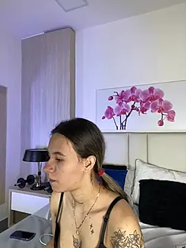 JuliaColemann online show from June 28, 11:49 am