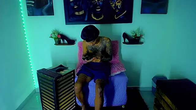 Tatoo Noah online show from March 31, 1:11 pm