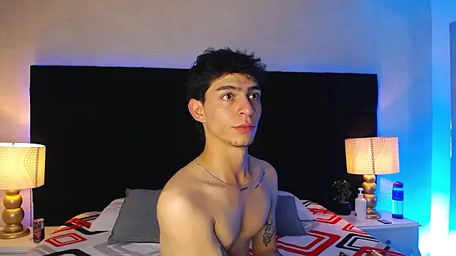 Logan Woods online show from February 18, 1:34 am