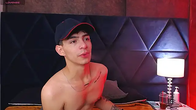 Logan Woods online show from March 6, 6:43 am