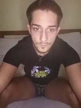 Snapshot of Madalin1bi1 chatting on February 13, 11:45 pm Madalin1bi1 online show from February 13, 11:45 pm