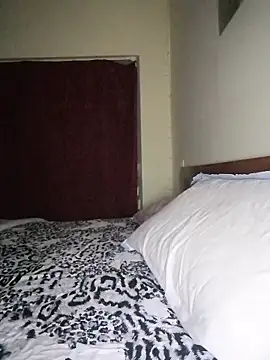 Snapshot of Madalin1bi1 chatting on February 18, 8:49 pm Madalin1bi1 online show from February 18, 8:49 pm