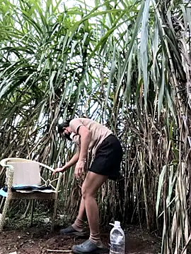 Snapshot of Pussy-xx chatting on August 2, 1:37 am Pussy-xx online show from August 2, 1:37 am