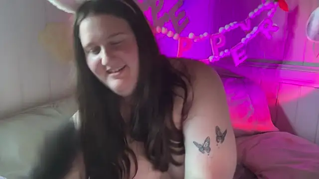 xopeachybaby online show from April 1, 5:30 am