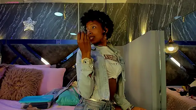 Snapshot of Afrodita_Greenn chatting on February 4, 3:34 am Afrodita Greenn online show from February 4, 3:34 am