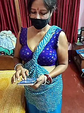 Snapshot of Little-Roshni chatting on June 28, 3:18 pm Little-Roshni online show from June 28, 3:18 pm