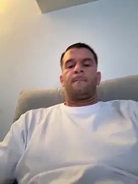 Snapshot of tony3729 chatting on May 14, 12:06 am tony3729 online show from May 14, 12:06 am