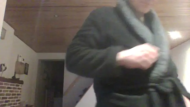 Snapshot of ludowrss chatting on May 1, 2:38 am ludowrss online show from May 1, 2:38 am
