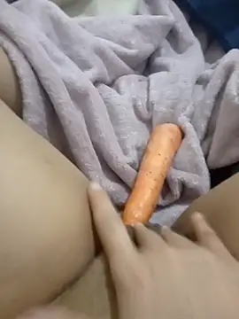 Snapshot of hanina127 chatting on March 1, 2:57 am hanina127 online show from March 1, 2:57 am