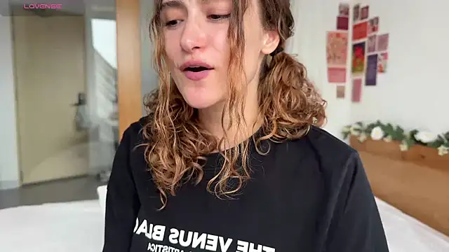 cutiemari online show from April 25, 4:48 am