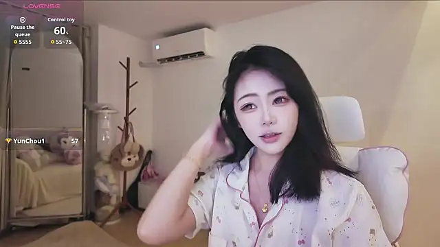 Snapshot of Jolie-22 chatting on May 29, 1:53 pm Jolie-22 online show from May 29, 1:53 pm