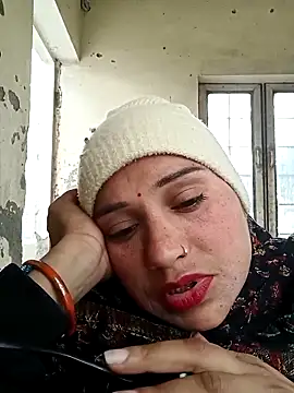 Cute-karisma1234 online show from February 3, 3:59 am