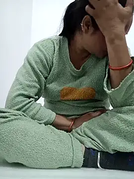 Cute-karisma1234 online show from February 5, 5:28 pm