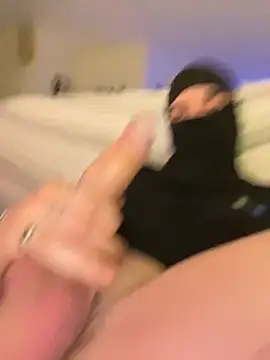 Snapshot of caliente6914 chatting on April 9, 4:01 am caliente6914 online show from April 9, 4:01 am