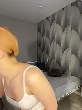 LuunaDorean online show from February 27, 4:56 am