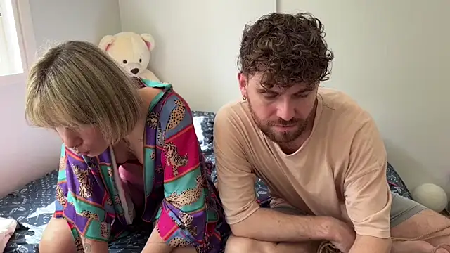 Snapshot of DomAtHome chatting on April 9, 3:17 pm DomAtHome online show from April 9, 3:17 pm