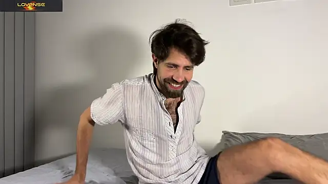 Snapshot of DomAtHome chatting on June 8, 9:48 pm DomAtHome online show from June 8, 9:48 pm