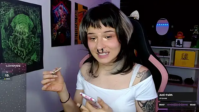 Snapshot of neena_nyx_ chatting on May 12, 2:08 am neena nyx online show from May 12, 2:08 am