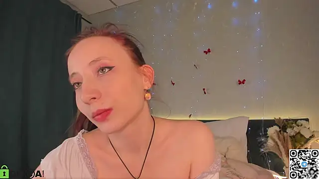 Snapshot of Lea_much chatting on February 15, 7:51 am Lea much online show from February 15, 7:51 am