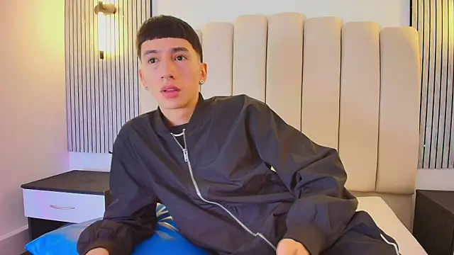 lian cameron online show from April 10, 3:56 am