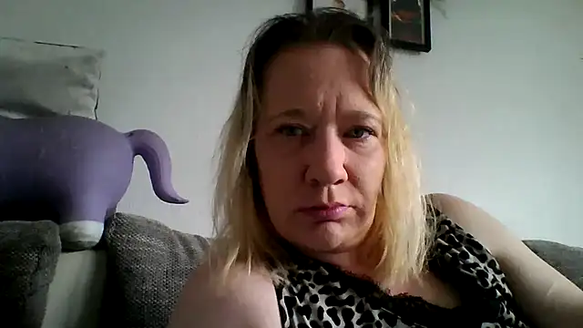 T3ufelsweib online show from March 11, 10:10 am