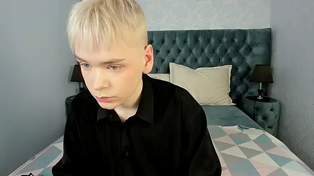 Snapshot of Je_Salvatore chatting on February 19, 6:31 am Je Salvatore online show from February 19, 6:31 am