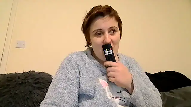 Tiara XOX online show from February 1, 5:17 am