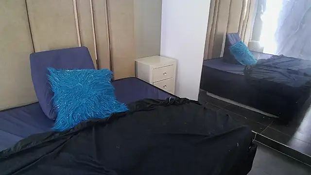 Snapshot of liliana_pink chatting on February 23, 11:57 pm liliana pink online show from February 23, 11:57 pm