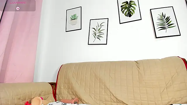 Snapshot of DomenicaW chatting on February 10, 12:31 pm DomenicaW online show from February 10, 12:31 pm