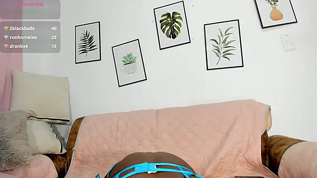 Snapshot of DomenicaW chatting on February 26, 3:05 am DomenicaW online show from February 26, 3:05 am