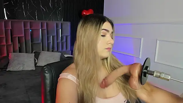 Snapshot of Liiahfontaine chatting on February 20, 11:22 am Liiahfontaine online show from February 20, 11:22 am