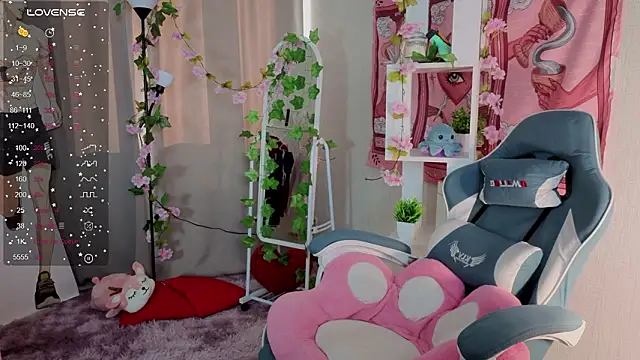 Snapshot of SwettySin chatting on February 4, 4:07 am SwettySin online show from February 4, 4:07 am