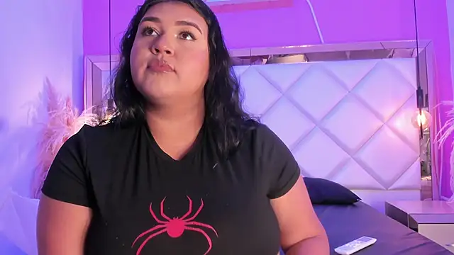 Snapshot of Dojaaiisha chatting on February 12, 11:33 pm Dojaaiisha online show from February 12, 11:33 pm