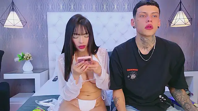 Snapshot of MadyAndEthan chatting on February 21, 4:24 am MadyAndEthan online show from February 21, 4:24 am