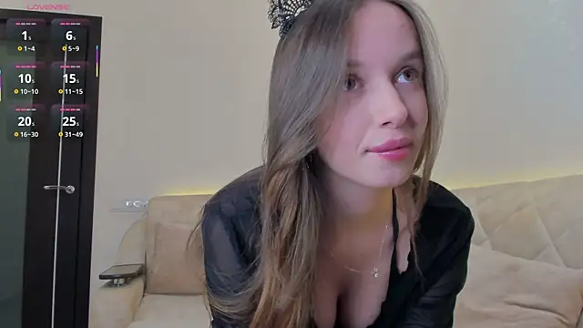 Snapshot of SweetSolana chatting on June 15, 11:18 pm SweetSolana online show from June 15, 11:18 pm
